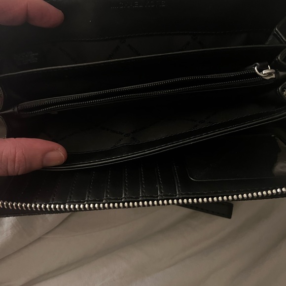 Authentic Michael Kors Continental Wallet - Picture 6 of 9